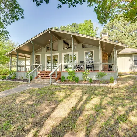 Cedar Creek Reservoir Retreat With Dock And Fire Pit!